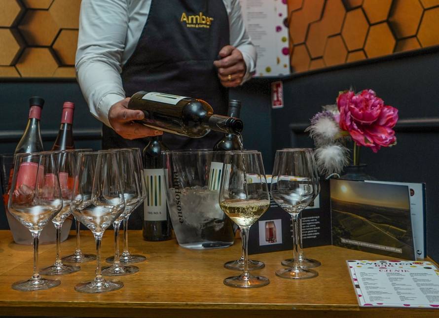 U zagrebačkom Bistro & caffe baru Ambar predstavljen slasni projekt KnedlicaDA BAR!