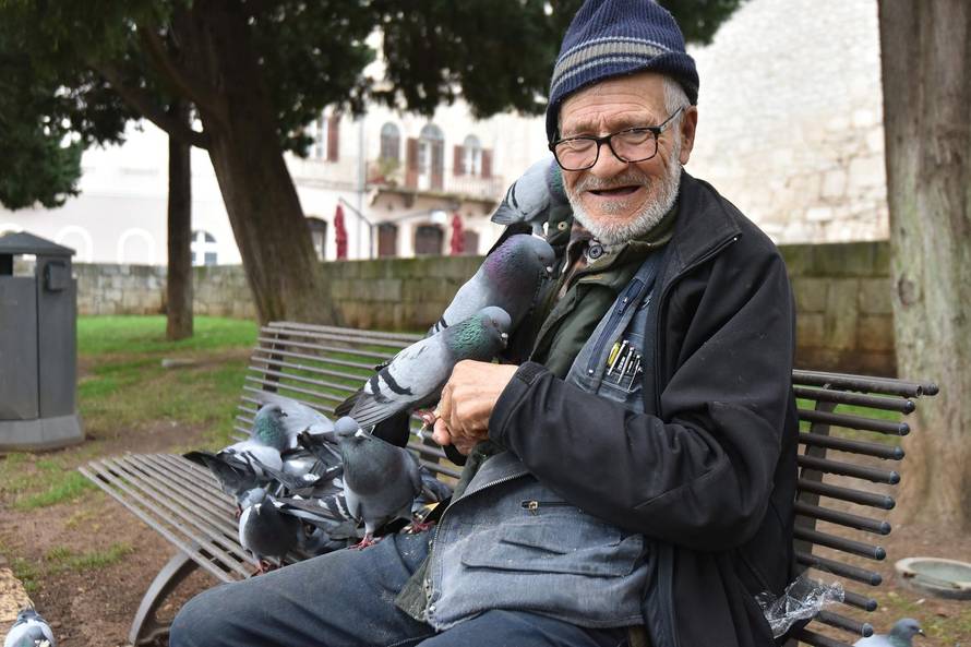 Dobri duh Pule Said Muharemi svakodnevno hrani golubove