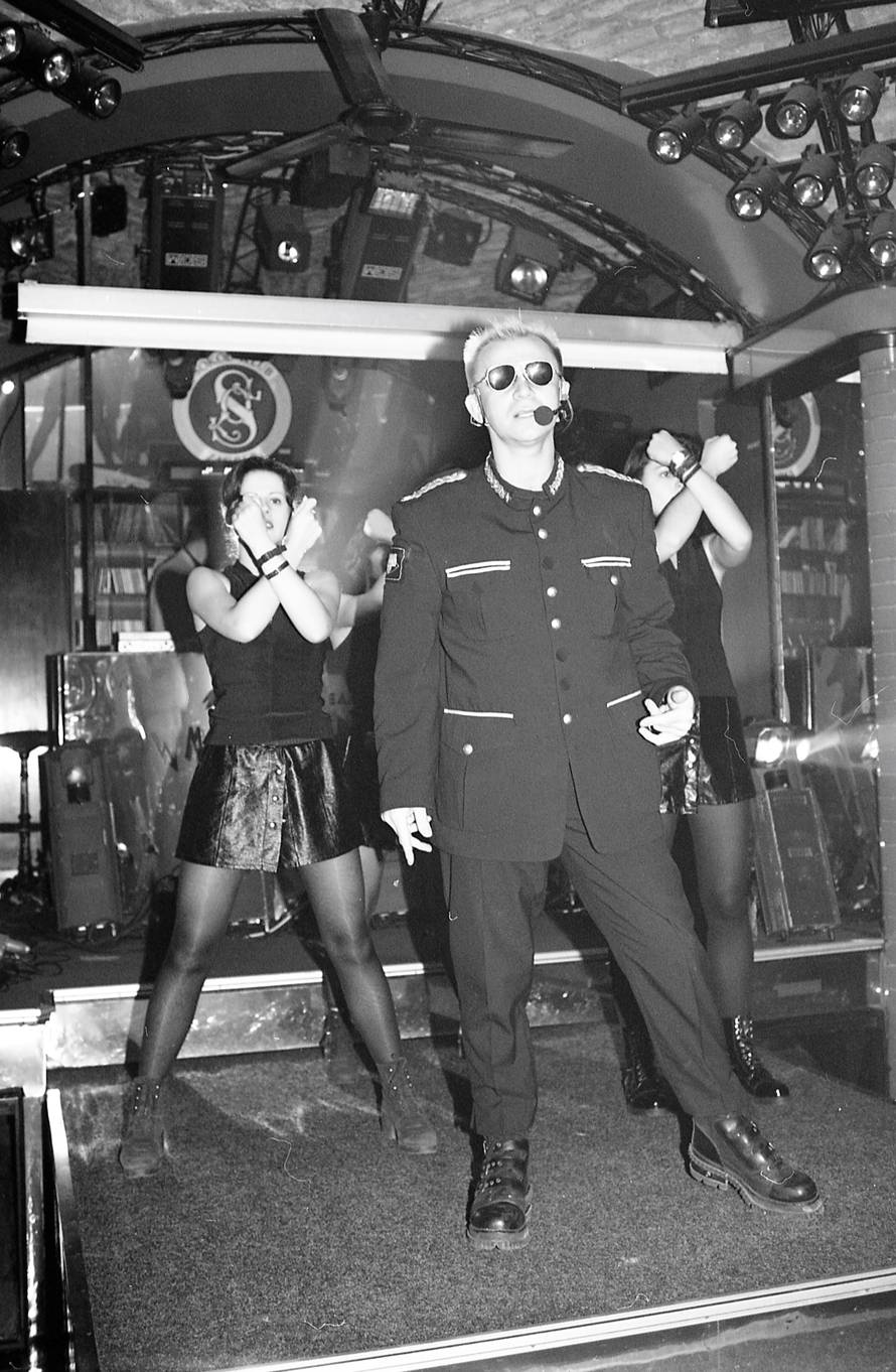 Zagreb: Pjevač Senna M na promociji spota albuma "Čovjek s neba", 11. mj 1995.