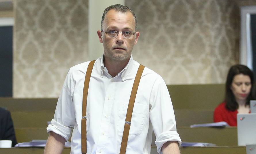 Zlatko Hasanbegović krenuo u žestoki rat s rodnim semaforima i protiv 'lezbijskih sindikalista'
