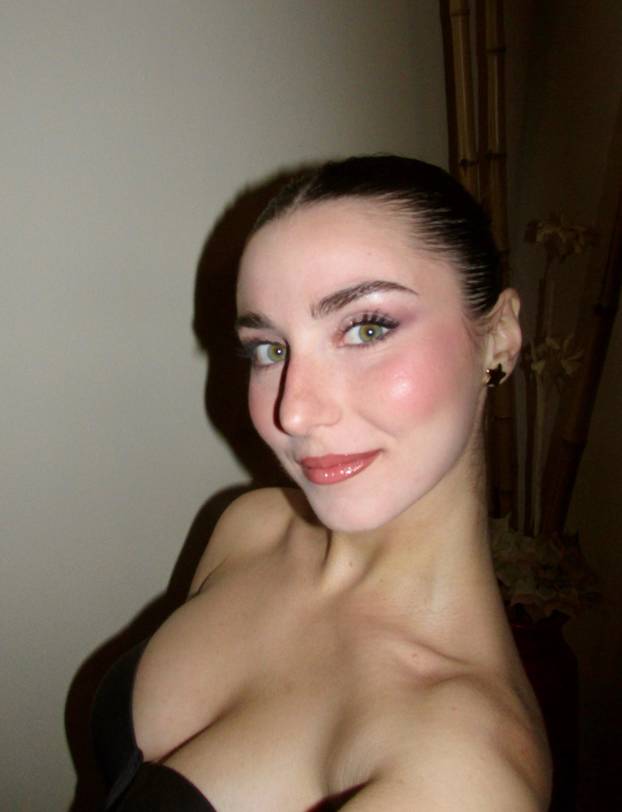 FOTO Zbog nje bi svi u zaleđe. Tange i zastavica su joj rekviziti