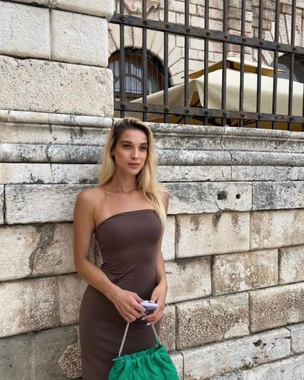 FOTO Srpska voditeljica osvojila euroligaške parkete, zablistala i u Zadru. Govori tri strana jezika