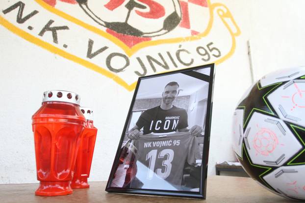 Vojni?: Tuga u NK Vojni? 95 nakon pogibije Nikole Pokriva?a