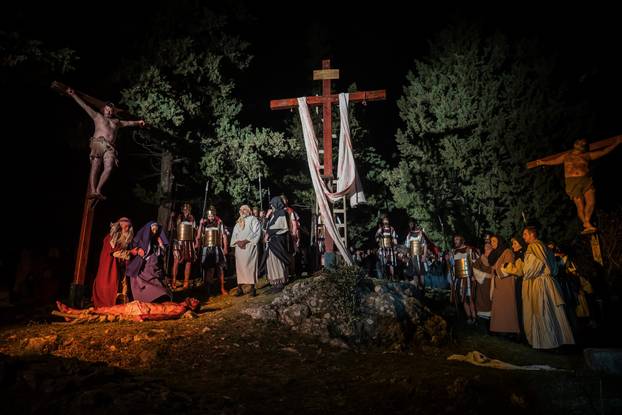 U Imotskom na Cvjetnicu uprizorena „Imotska Muka“, scenski prikaz Muke Gospodina našega Isusa Krista 