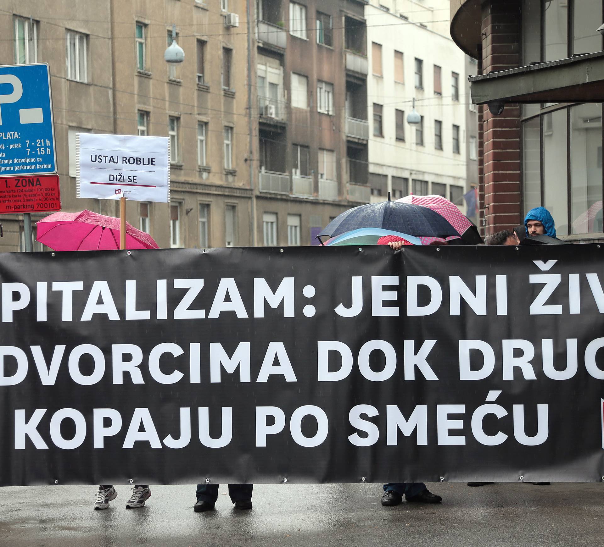 Prosvjed u Maksimiru: 'S faksa na burzu - s posla na groblje'