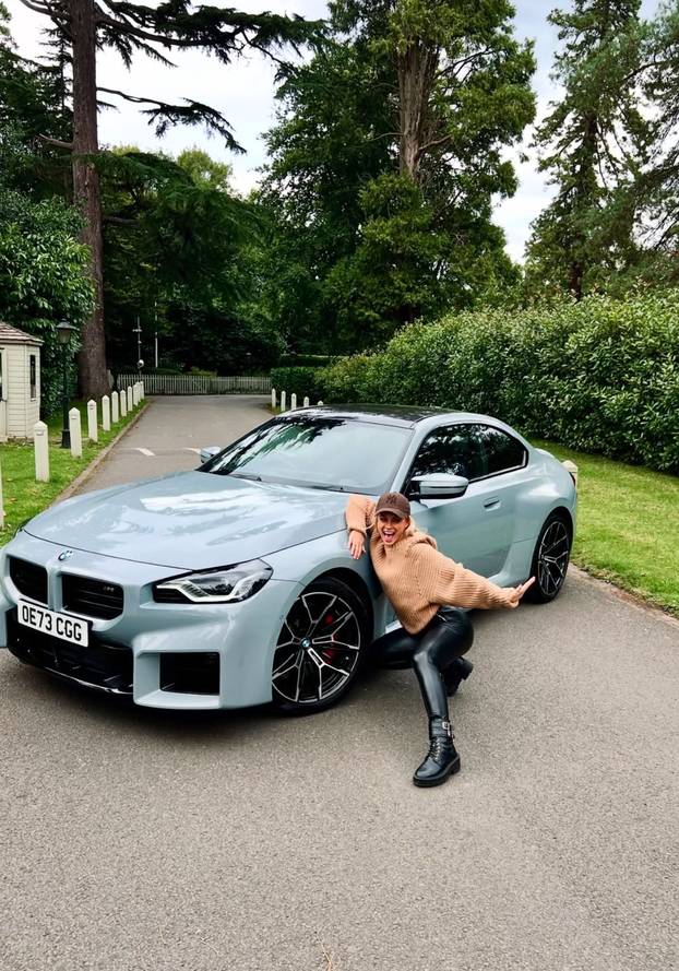 FOTO Prelijepa Emma na stranici na kojoj se svi skidaju 'mlati' pare bez golotinje