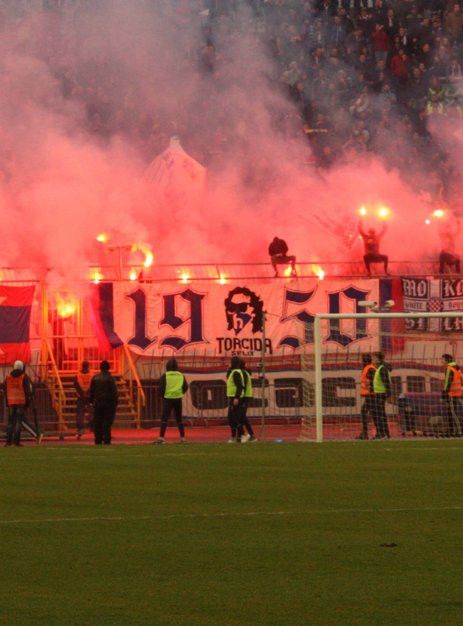 HNS kaznio Hajduk sa 65.000 kuna i - zatvaranjem sjevera!