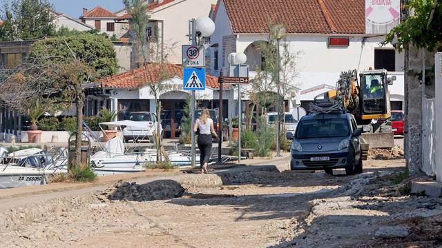 Zadar: Diklo, jedno od najatraktivnijih gradskih četvrti sezonu je dočekalo raskopano u radovima