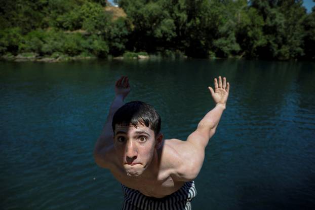 Residents and tourists battle heatwave in Podgorica