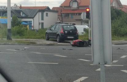Velika Mlaka: Sudarili se auto i moped, jedan čovjek ozlijeđen