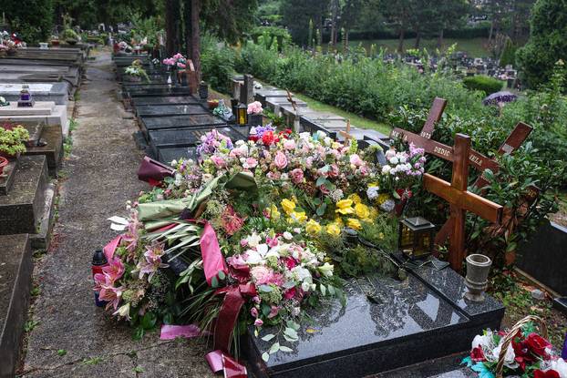 Na Mirogoju pokopana Gabi Novak, sada počiva uz Matiju, Arsena i svoju majku