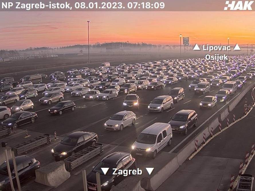 Ogromne gužve na granicama, na Zagreb Istok kolona 4 km: 'Nehumano, čekamo 10 sati...'