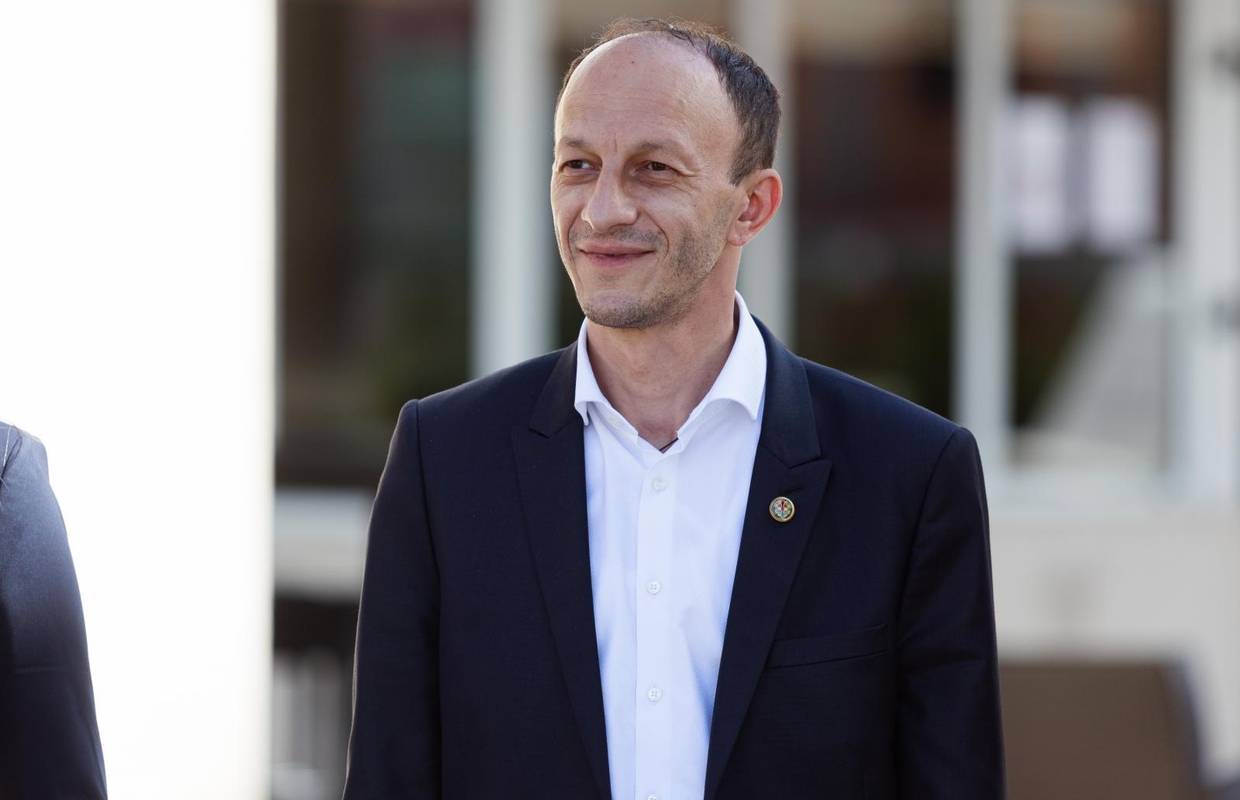 Novi lički župan: Pokrenut ćemo projekte koji će zadržati mlade