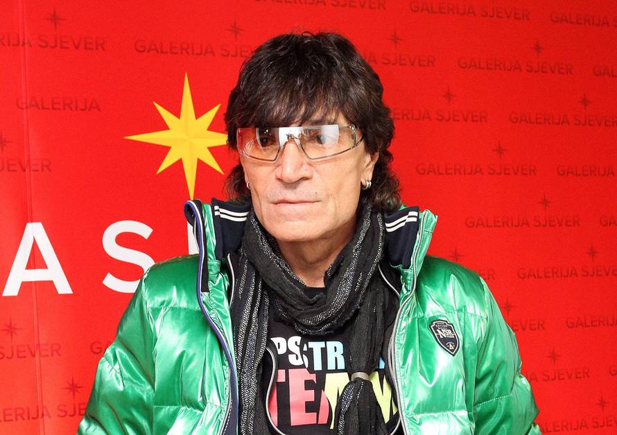 Jasminu Stavrosu su liječnici operirali lijevu ruku 90 minuta