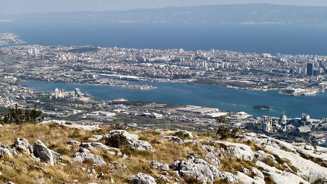 Panoramski pogled na Kaštelanski zaljev