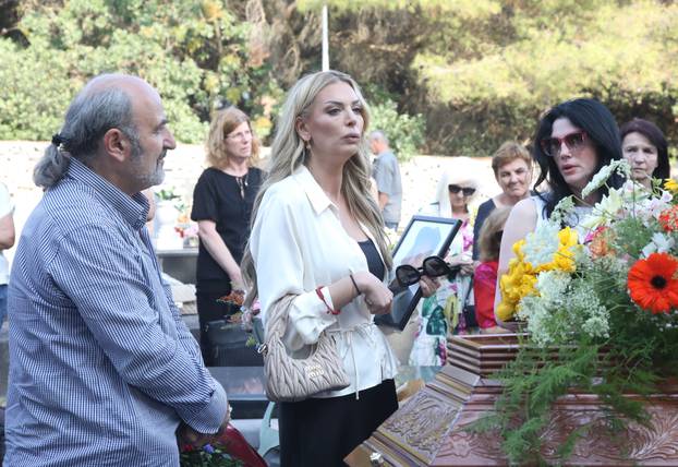 Rogoznica:Posljednji ispraæaj Ivice Karabatiæa, oca Ave Karabatiæ. 