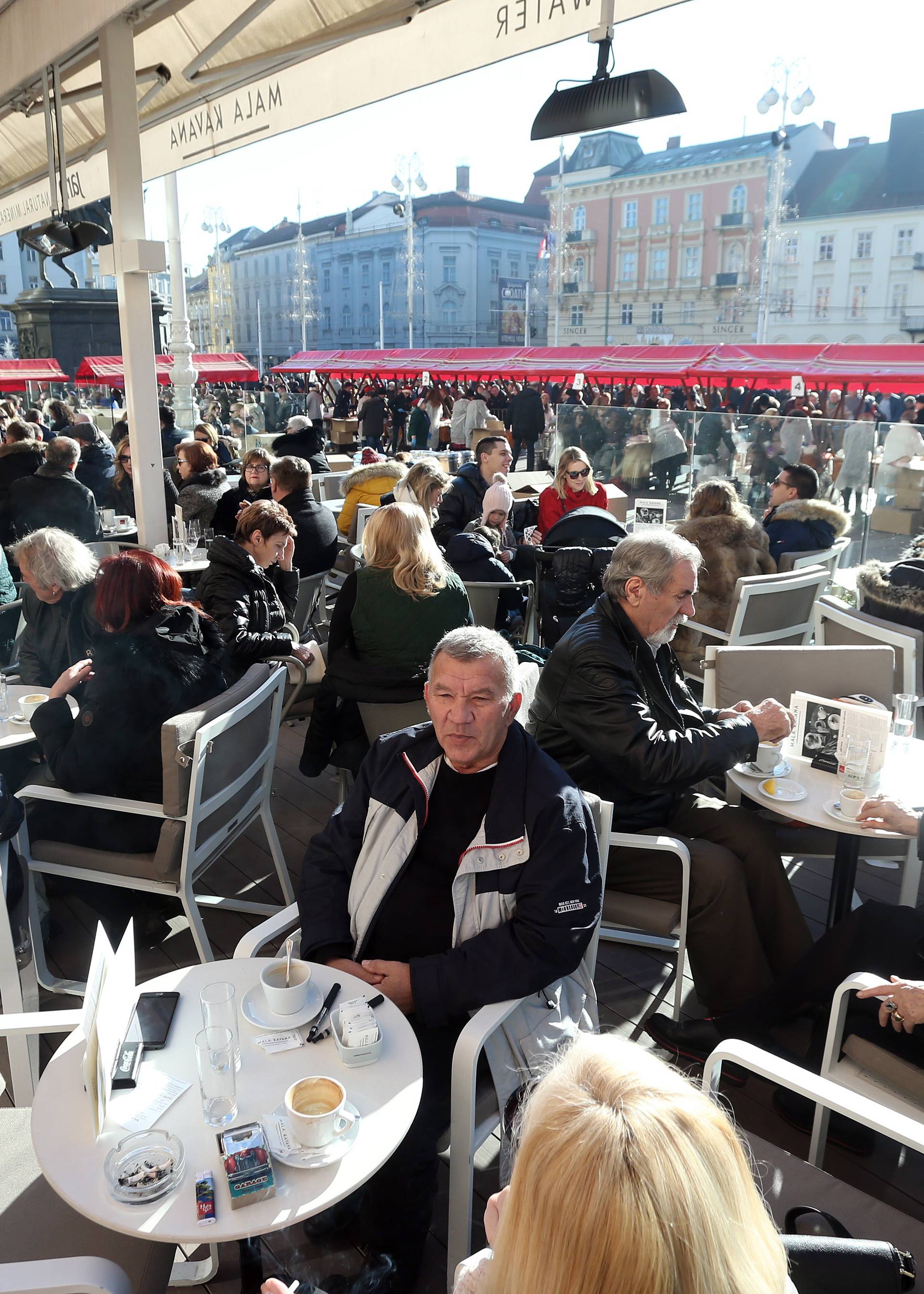 Sunčani Badnjak: U Splitu se jeo bakalar, u Osijeku paprikaš