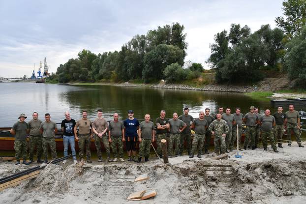 FOTO Evo kako je Hrvatska vojska spasila repliku rimskog broda iz Drave