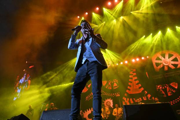 Gibonni drugim koncertom u Beogradu oduševio stajlingom 