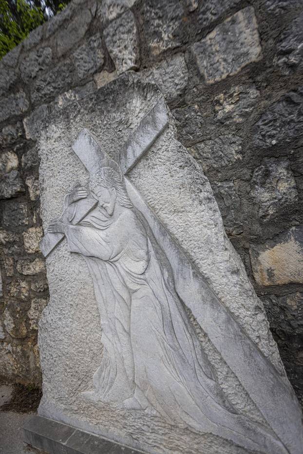 Mostar: Brojni vjernici sudjelovali na križnom putu