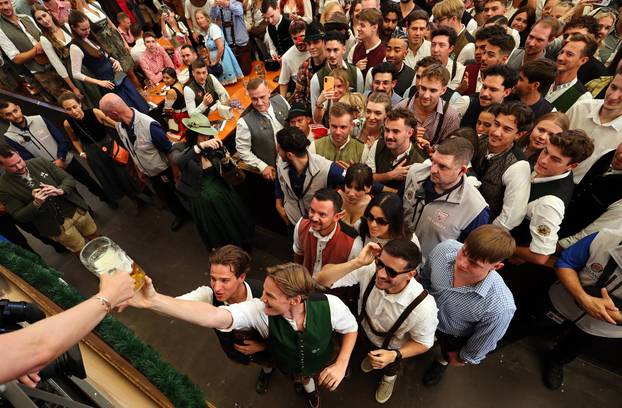 Otvoren 191. Oktoberfest u Muenchenu