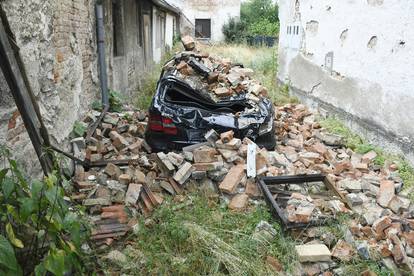 Petrinja 6 mjeseci od potresa: Auto pod ciglama, pokvareni proizvodi  na policama trgovine