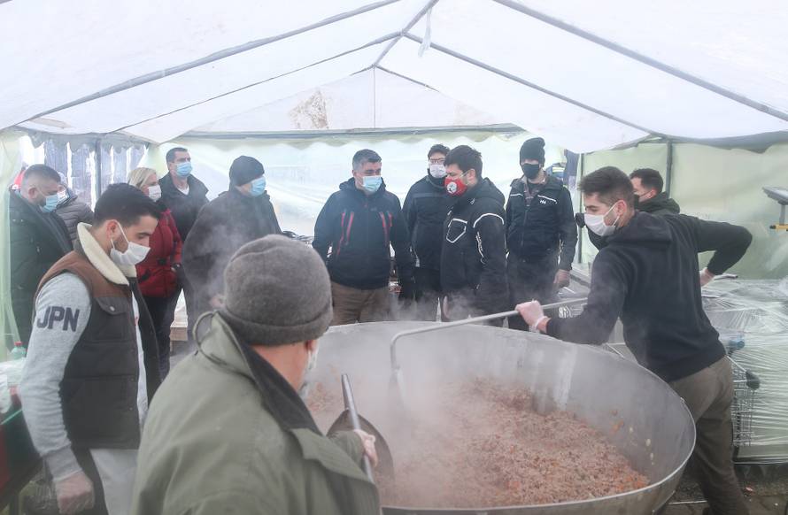 Milanović u Petrinji nazdravio kuharima: 'Hvala vam!'