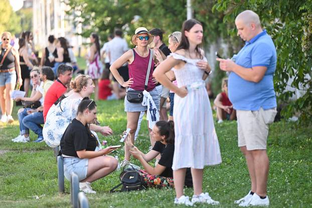 Zagreb: Na Hipodromu se okupljaju fanovi Eda Sheerana gdje će se večeras održati koncert