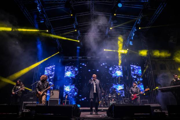 Željko Bebek i Baby Lasagna uvelu su Split u Novu 2026. godinu uz vatromet i dronove