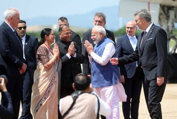 Zagreb: Dolazak predsjednika Vlade Republike Indije Narendre Modija u Zračnu luku „Franjo Tuđman“