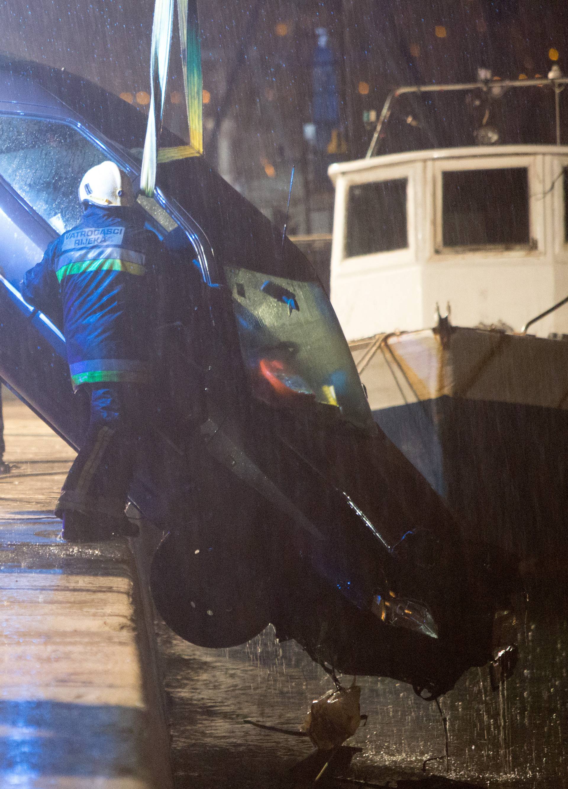 Vozač se utopio: Citroen sletio u more s riječkog lukobrana