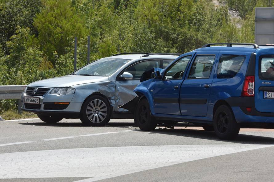 Osam osoba ozlijeÄeno u prometnoj nesreÄo kod Å ibenika