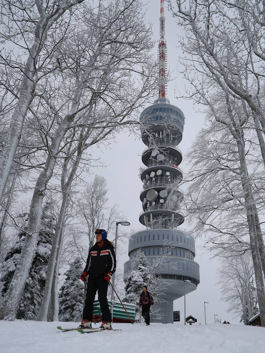 Zagreb: Započela skijaška sezona na Sljemenu 