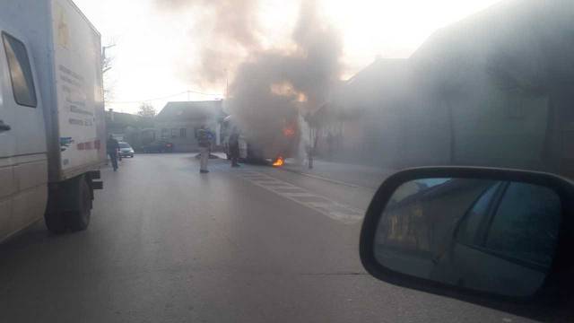 Gorio autobus u Vinkovcima: 'Auti nisu mogli proći od dima'