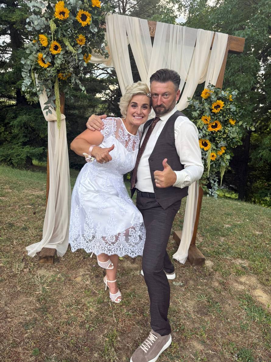 Naš glumac zaprosio je kolegicu u kazalištu, a sad su se vjenčali: Medeni mjesec će biti doma...