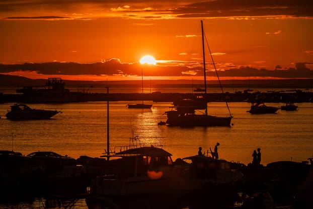 Novalja: Zalazak sunca uz oblake i more