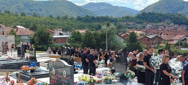 FOTO TUGA U KOTOR VAROŠU Pokopali Draganu (34) koja je poginula u buktinji kod Omiša