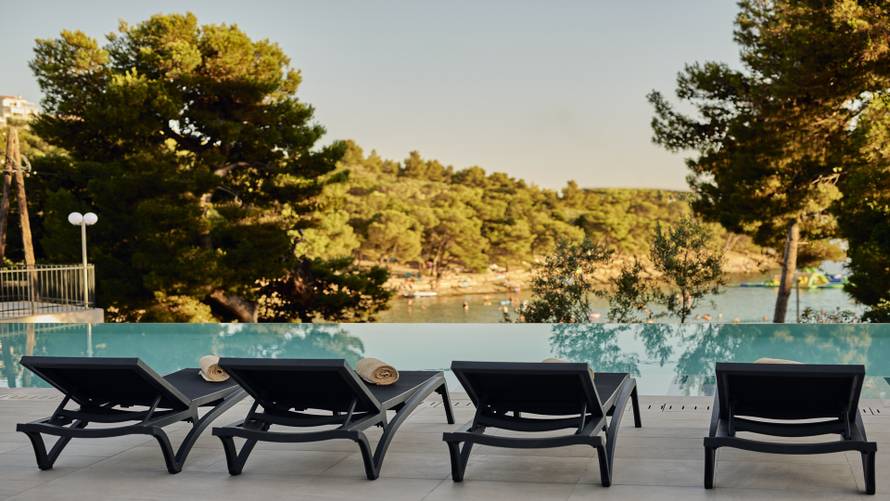 Iscrpljeni od posla? Maštate o savršenom odmoru? Pobjegnite u Colentum Resort Murter!