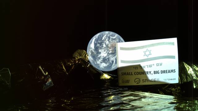 Prvi izraelski selfie iz svemira: 'Mala zemlja, ali veliki snovi...'