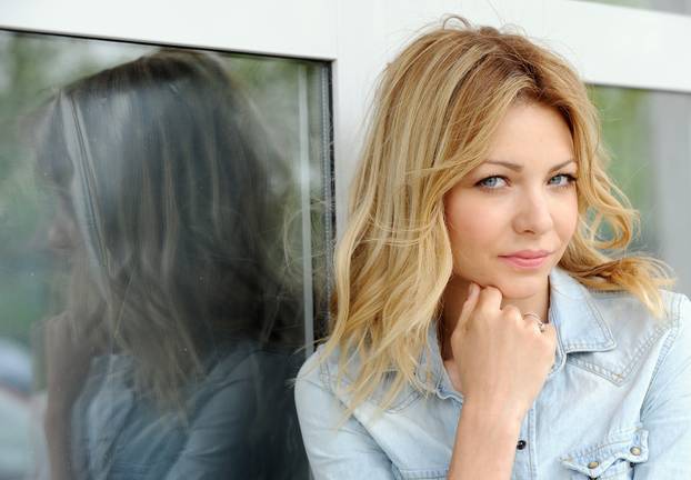 Zagreb: Televizijska voditeljica Anja Alavanja Romac sa sin?i?em Jakovom