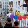 Španjolska policija čestita djeci rođendane i donosi im darove