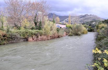 Obilne kise zamutile su rijeku Jadro iz koje se splitsko podrucje opskrbljuje pitkom vodom.