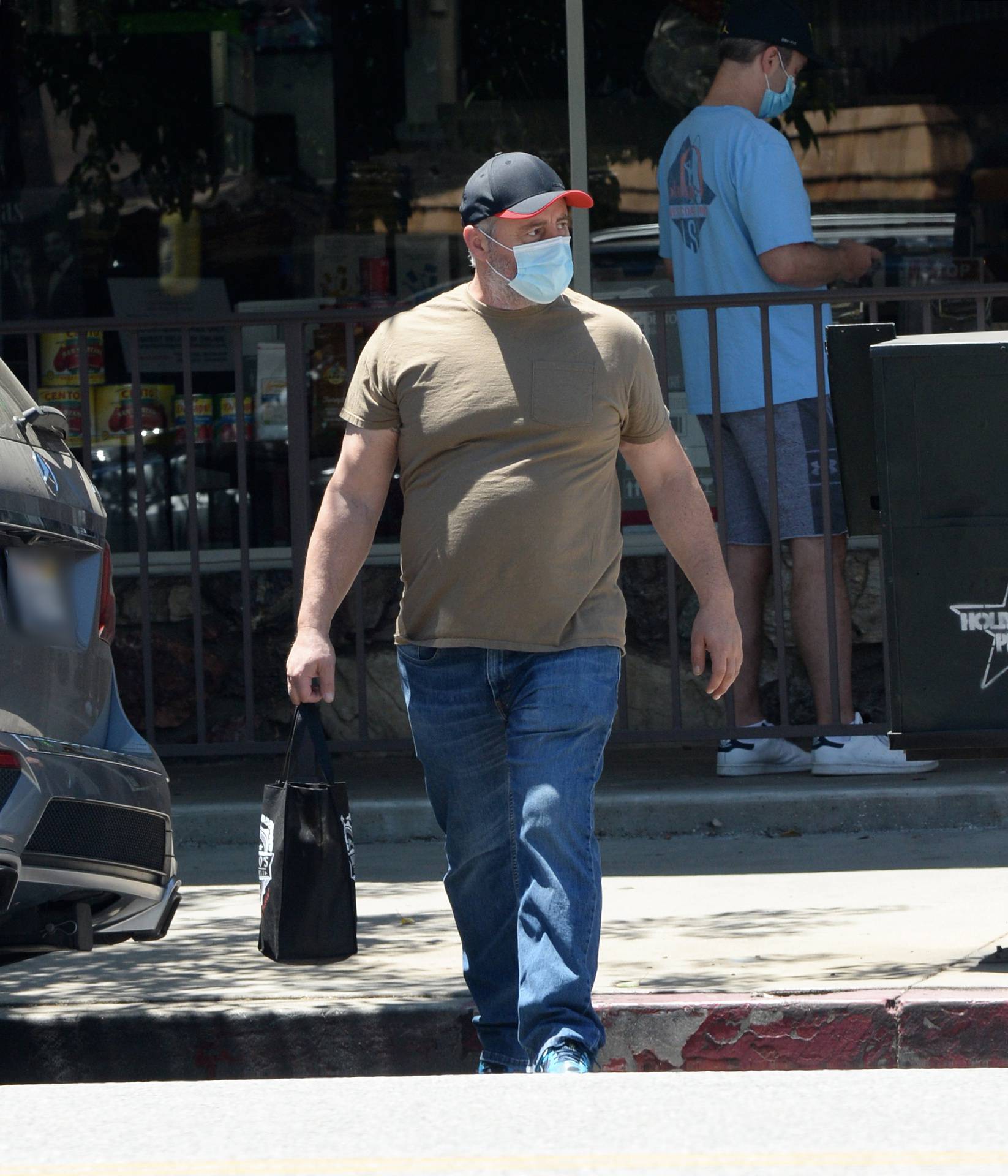 EXCLUSIVE: Matt LeBlanc Picks Up Some Food To Go and Some Cigarettes in Los Angeles.