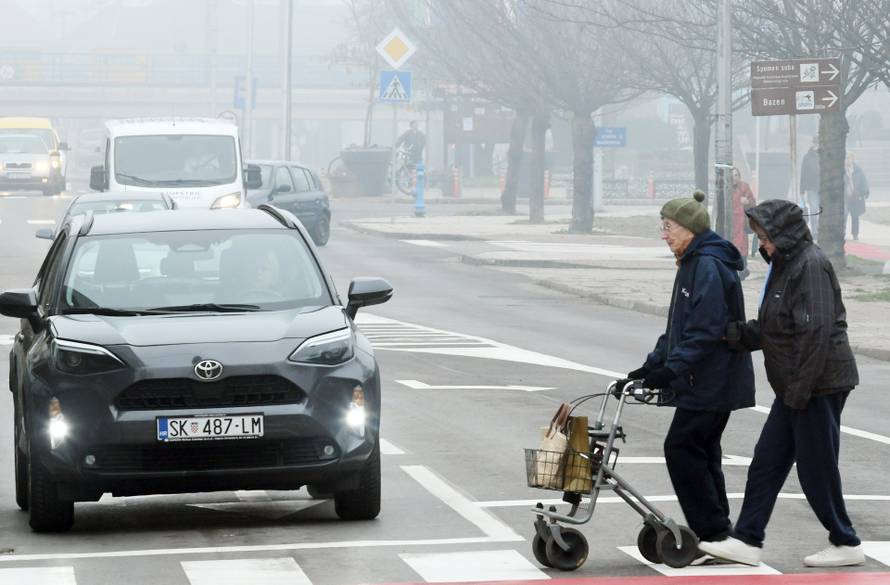 Maglovito prijepodne u Sisku