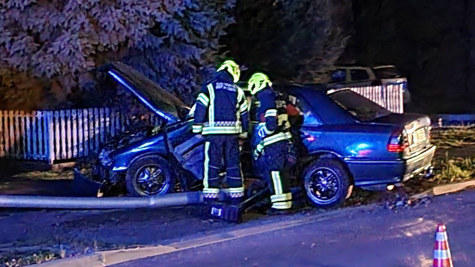 Mercedesom prepolovio stup u Požegi: 'Jedva smo ga izvukli'