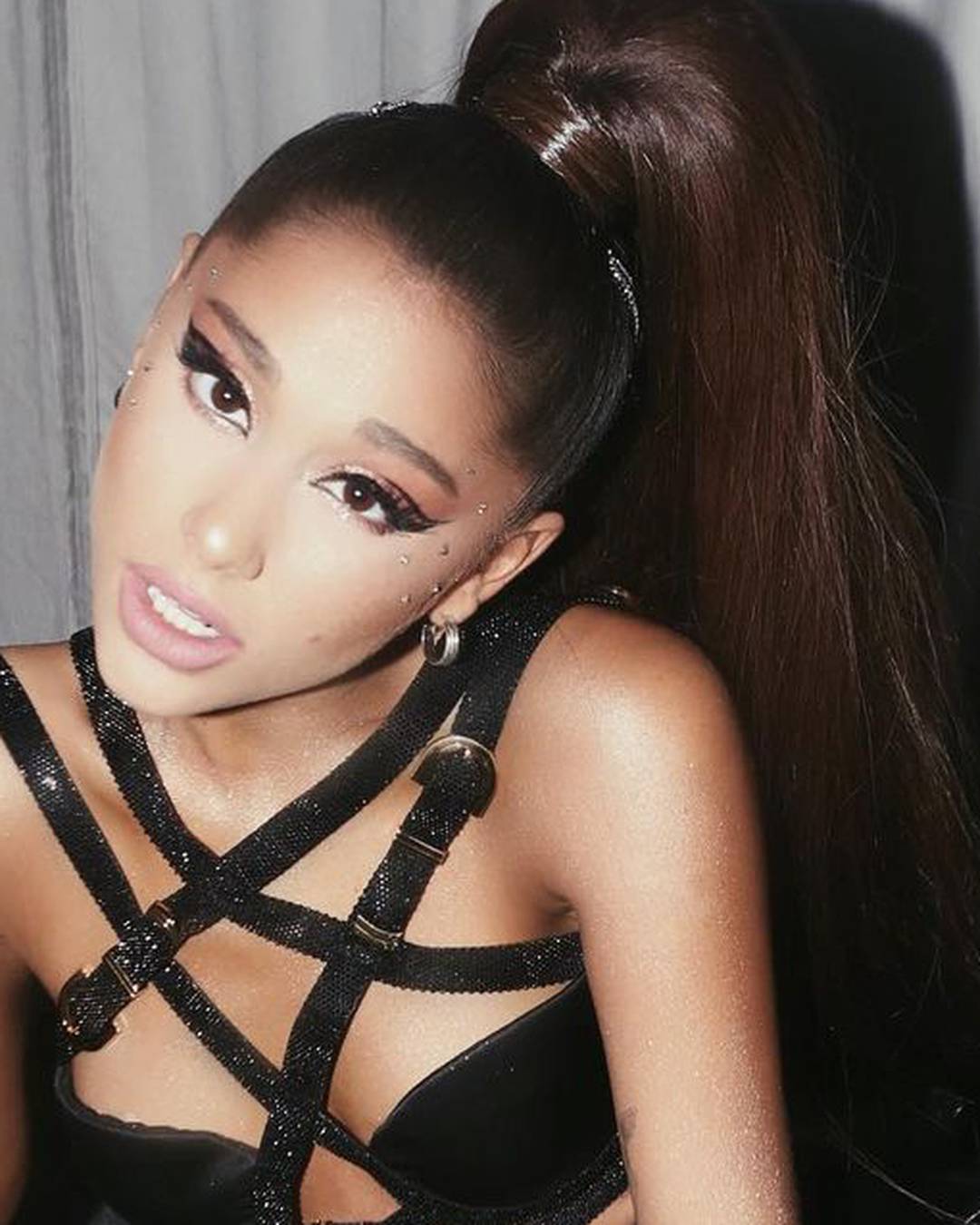 Ariana Grande se zaručila pa pokazala prsten od milijun kuna