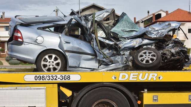 Tragedija u Starigradu: Autom se zabio u kamion i poginuo...