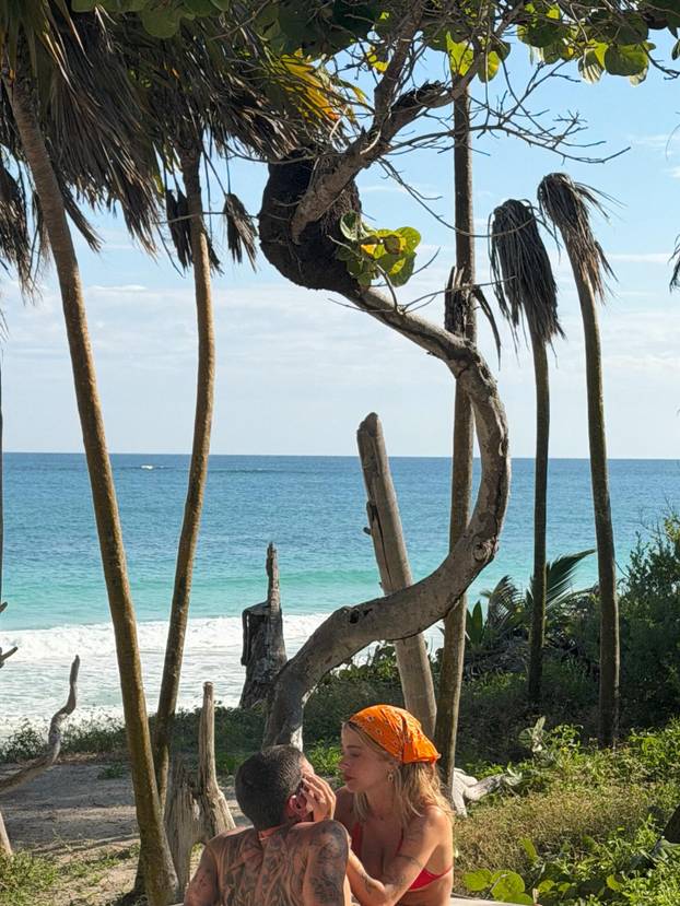 Svjetski prvak ljubi atraktivnu pjevačicu. Uskoro će se vjenčati