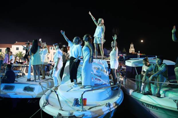 Vela Luka: Održan koncert "Trag u beskraju" posvećen Oliveru Dragojeviću