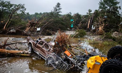 FOTO Apokaliptični prizori iz Teksasa: 27 ljudi poginulo, traje velika potraga za nestalima
